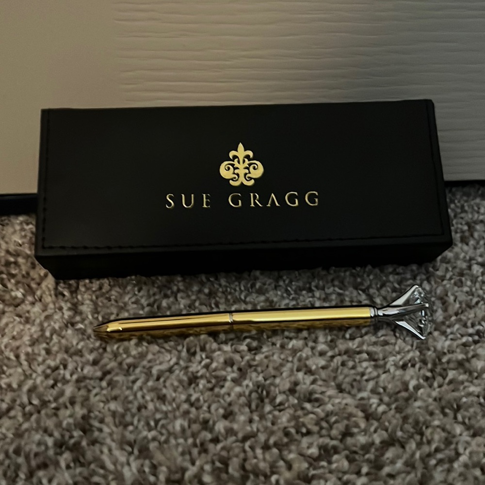 Sue Gragg Gold Diamond Topped Pen